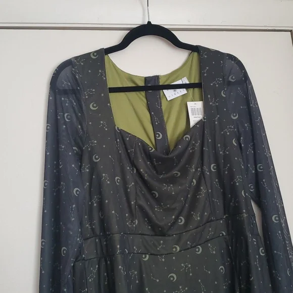 Daisy's Street Gold Constellation Chain Belt Long-sleeve Dress (Plus size) - Picture 5 of 16